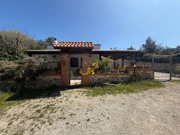 casa indipendente in vendita a Monopoli in zona Centro Storico