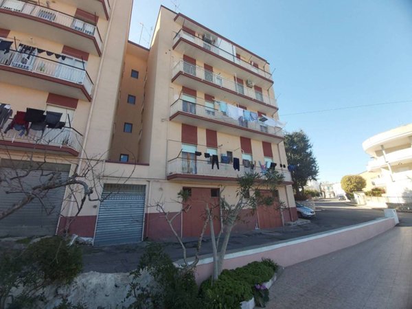 locale commerciale in vendita a Noci
