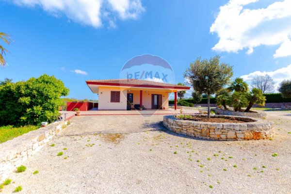 casa indipendente in vendita a Noci in zona Lamadacqua