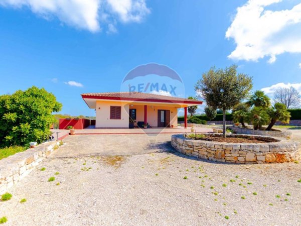 casa indipendente in vendita a Noci in zona Lamadacqua