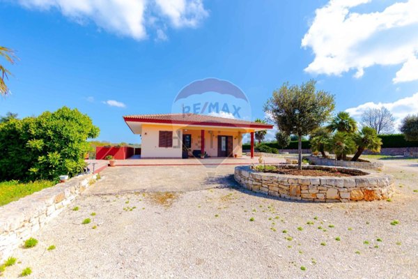 casa indipendente in vendita a Noci in zona Lamadacqua