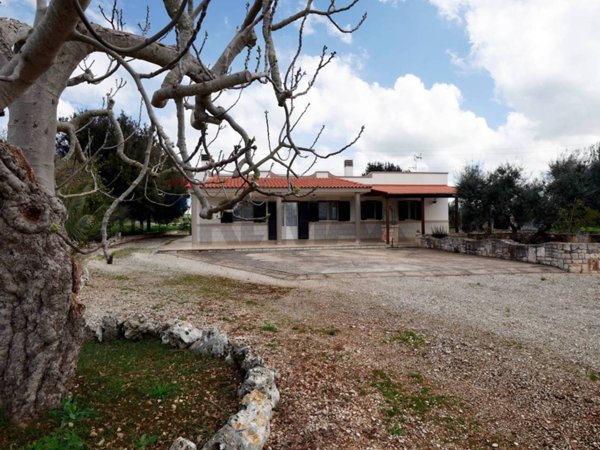 casa indipendente in vendita a Noci in zona Lamadacqua