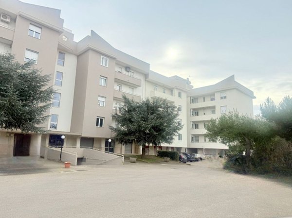 locale commerciale in vendita a Noci