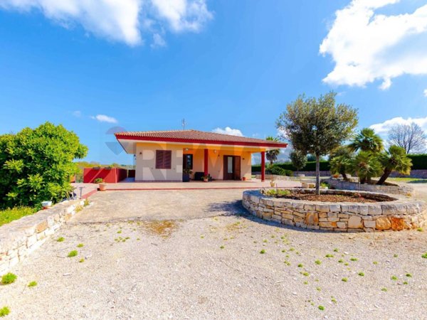 casa indipendente in vendita a Noci in zona Lamadacqua