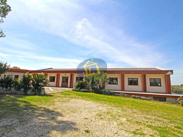 casa indipendente in vendita a Noci