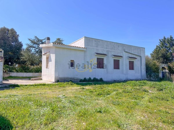 casa indipendente in vendita a Noci in zona Lamadacqua