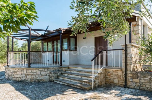 casa indipendente in vendita a Noci in zona Lamadacqua