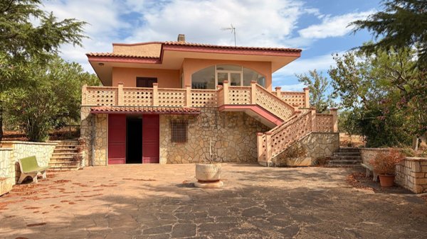 casa indipendente in vendita a Noci