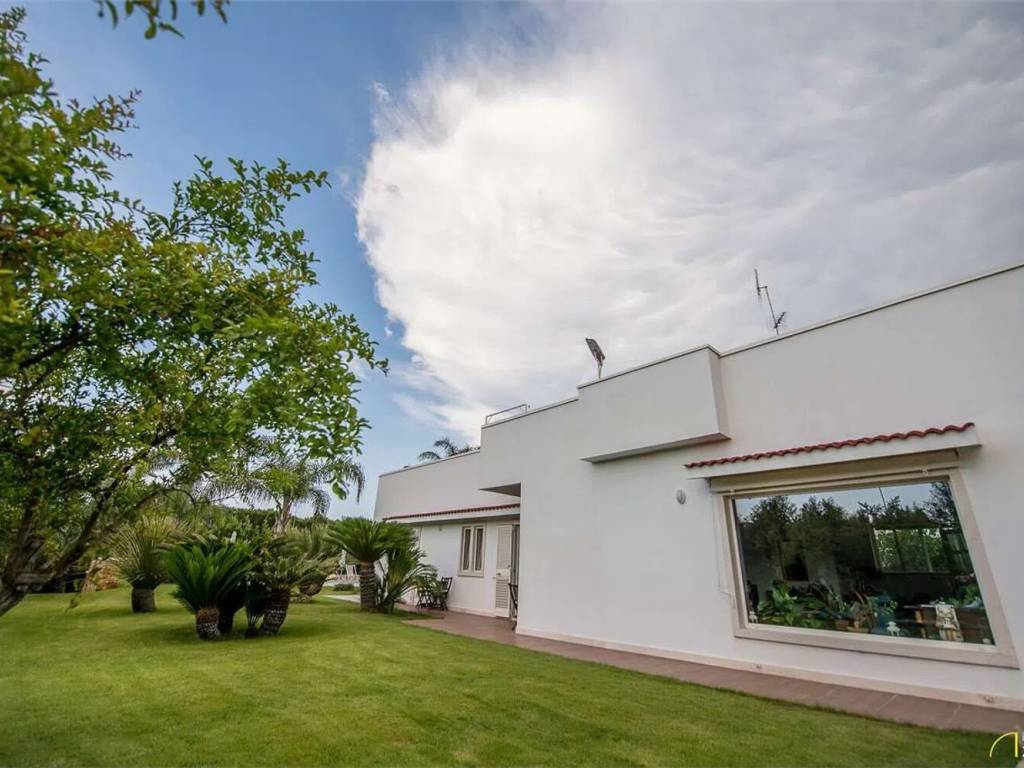 casa indipendente in vendita a Noicattaro in zona Scizzo