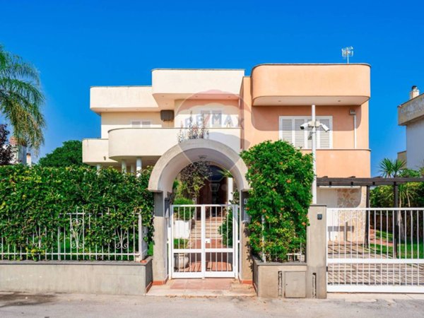 casa indipendente in vendita a Noicattaro in zona Scizzo