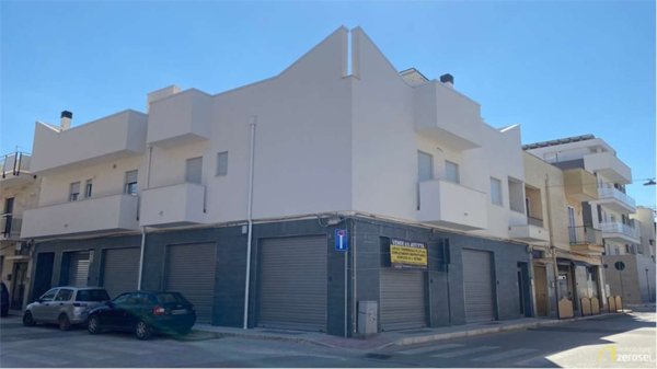 locale commerciale in vendita a Noicattaro