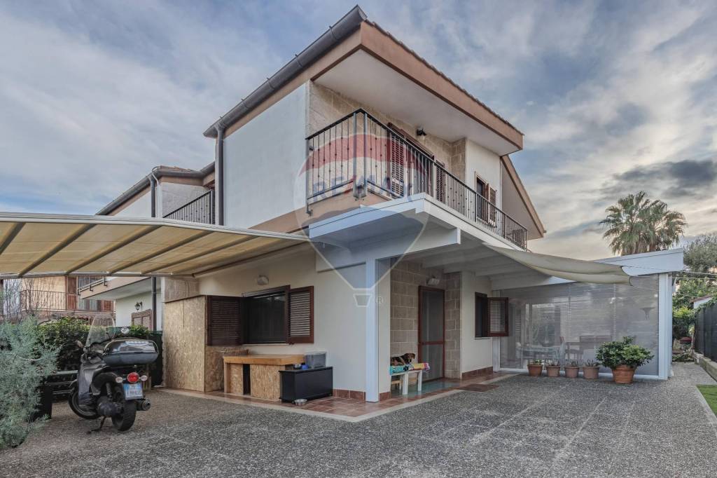casa indipendente in vendita a Noicattaro in zona Parchitello