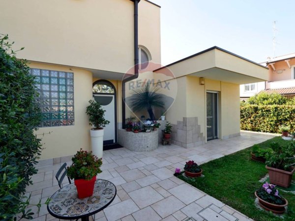 casa indipendente in vendita a Noicattaro in zona Parchitello