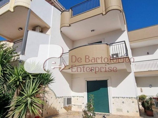 casa indipendente in vendita a Noicattaro in zona Scizzo