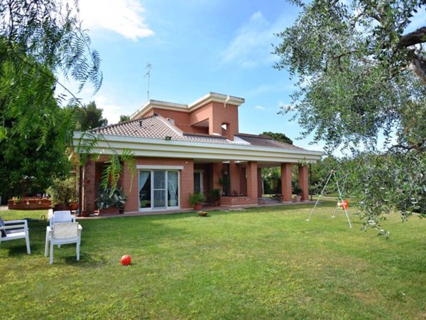casa indipendente in vendita a Noicattaro in zona Parchitello
