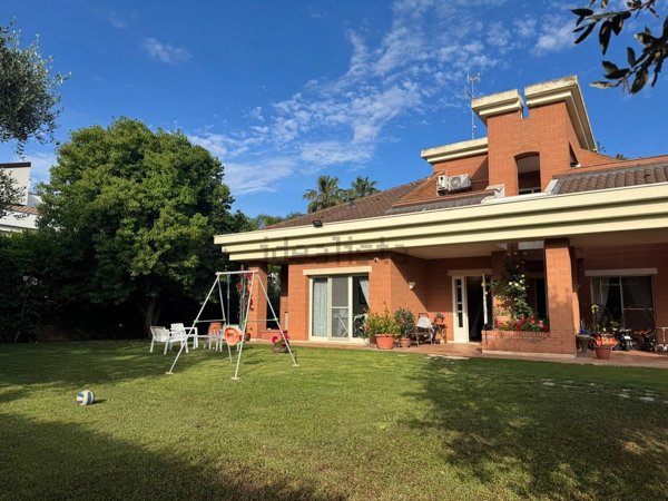 casa indipendente in vendita a Noicattaro in zona Parchitello