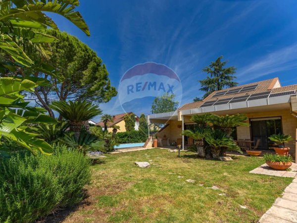 casa indipendente in vendita a Noicattaro in zona Parchitello