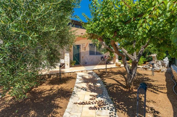 casa indipendente in vendita a Noicattaro