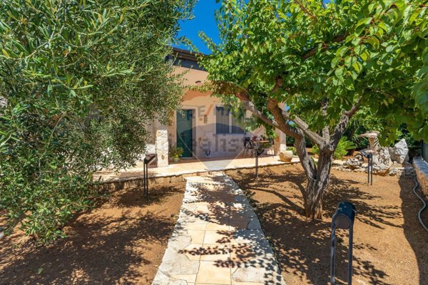 casa indipendente in vendita a Noicattaro