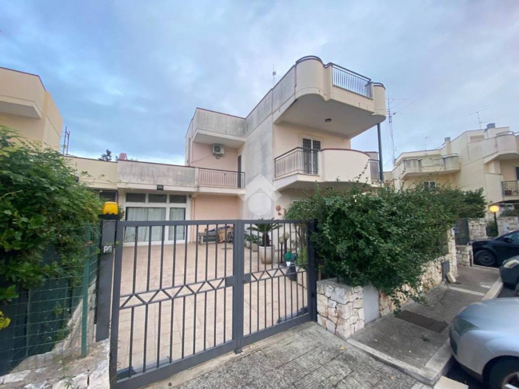 casa indipendente in vendita a Noicattaro