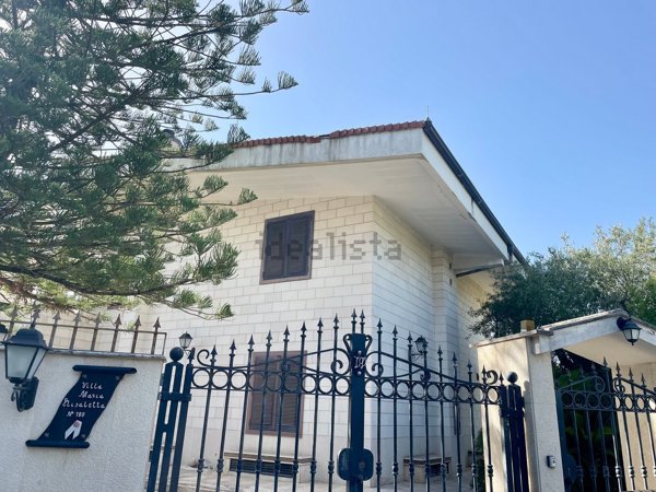 casa indipendente in vendita a Noicattaro in zona Parchitello