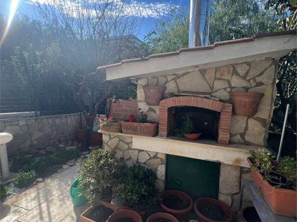 casa indipendente in vendita a Noicattaro in zona Scizzo