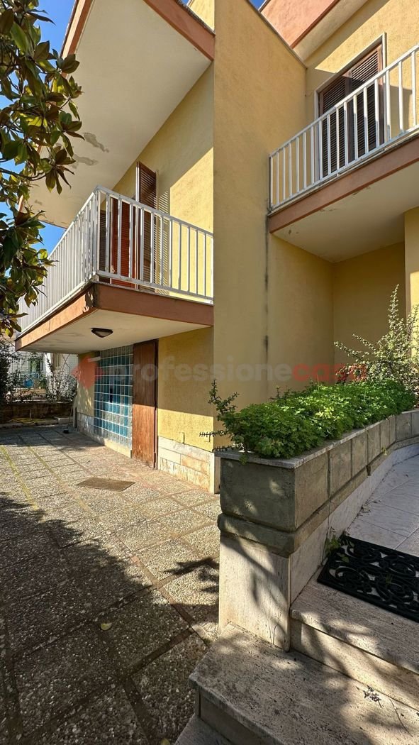 casa indipendente in vendita a Noicattaro in zona Scizzo