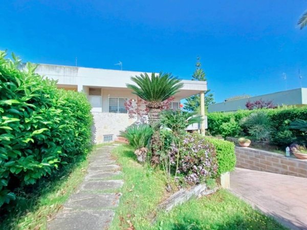 casa indipendente in vendita a Noicattaro in zona Parchitello