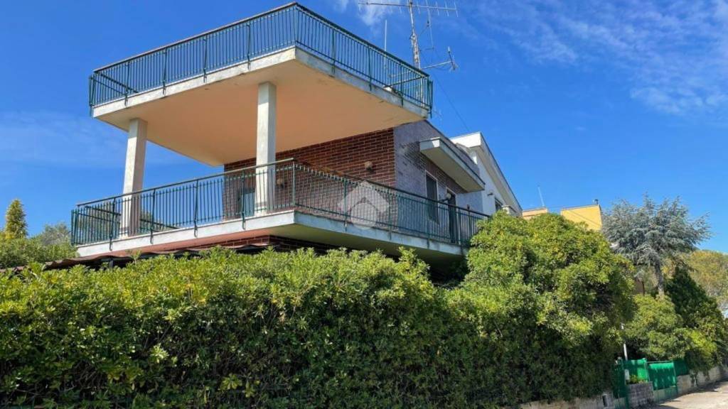 casa indipendente in vendita a Noicattaro in zona Scizzo