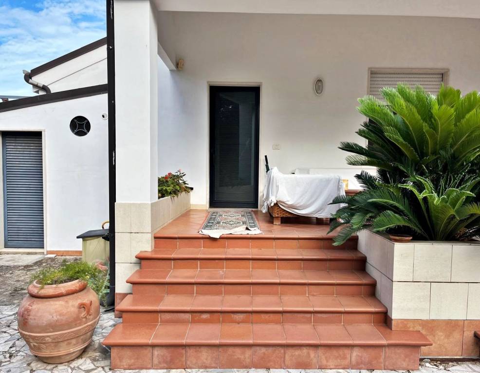 casa indipendente in vendita a Noicattaro in zona Città Giardino