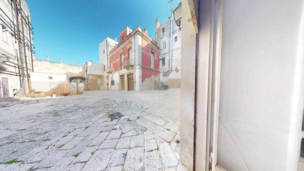 locale commerciale in vendita a Noicattaro