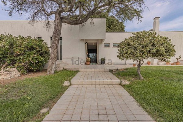 casa indipendente in vendita a Noicattaro in zona Scizzo