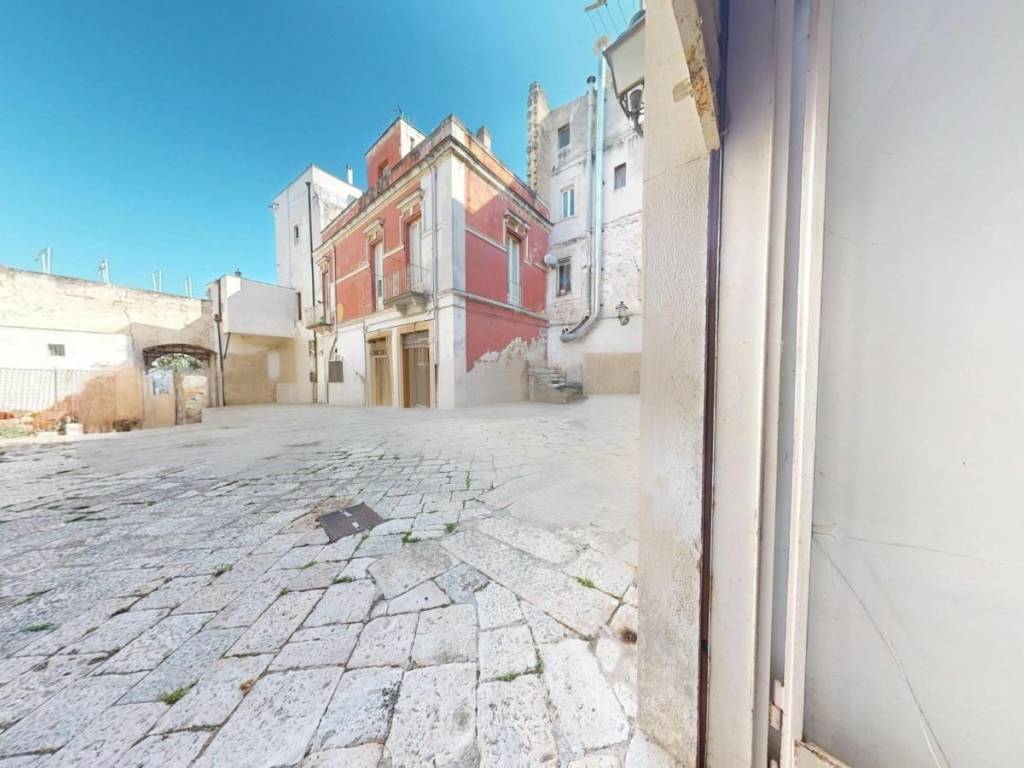 locale commerciale in vendita a Noicattaro