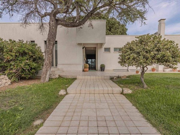 casa indipendente in vendita a Noicattaro in zona Scizzo