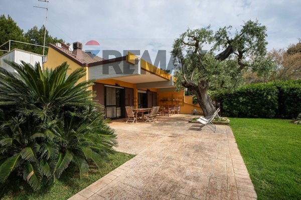 casa indipendente in vendita a Noicattaro in zona Parchitello
