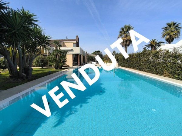 casa indipendente in vendita a Noicattaro in zona Parchitello