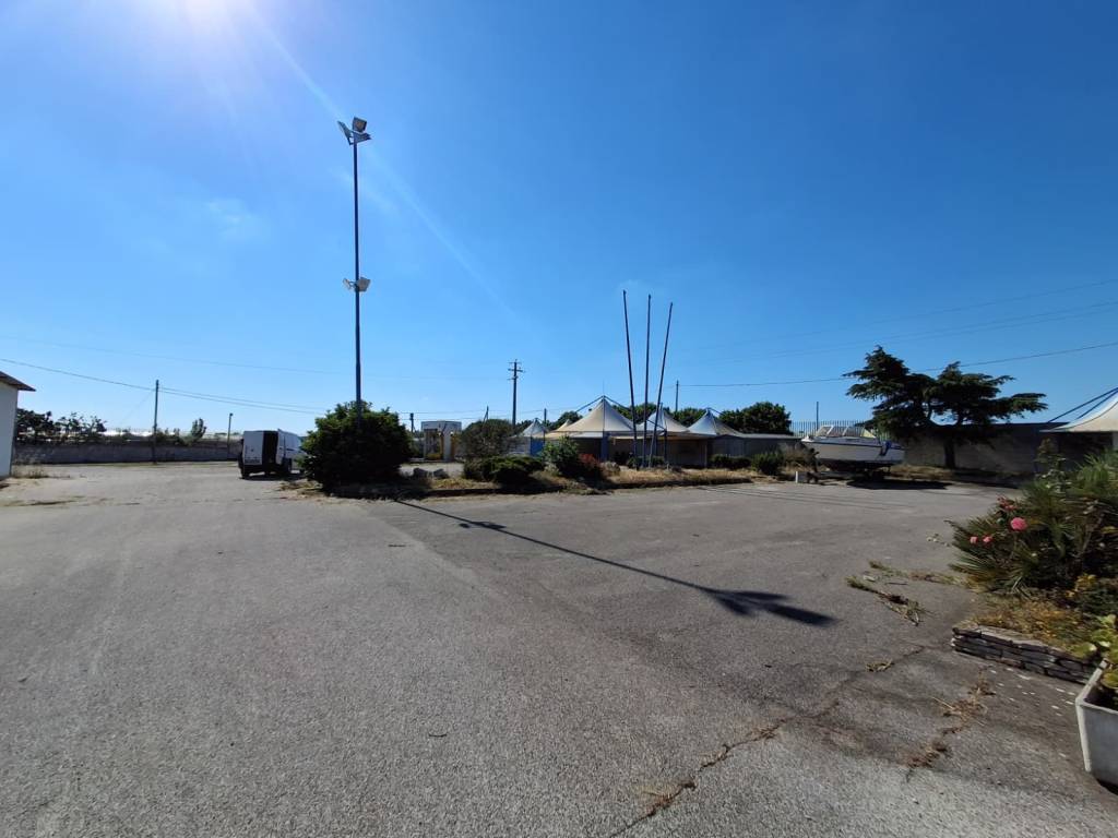 capannone in vendita a Noicattaro in zona Scizzo