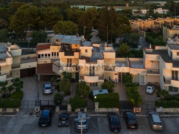 casa indipendente in vendita a Noicattaro in zona Scizzo