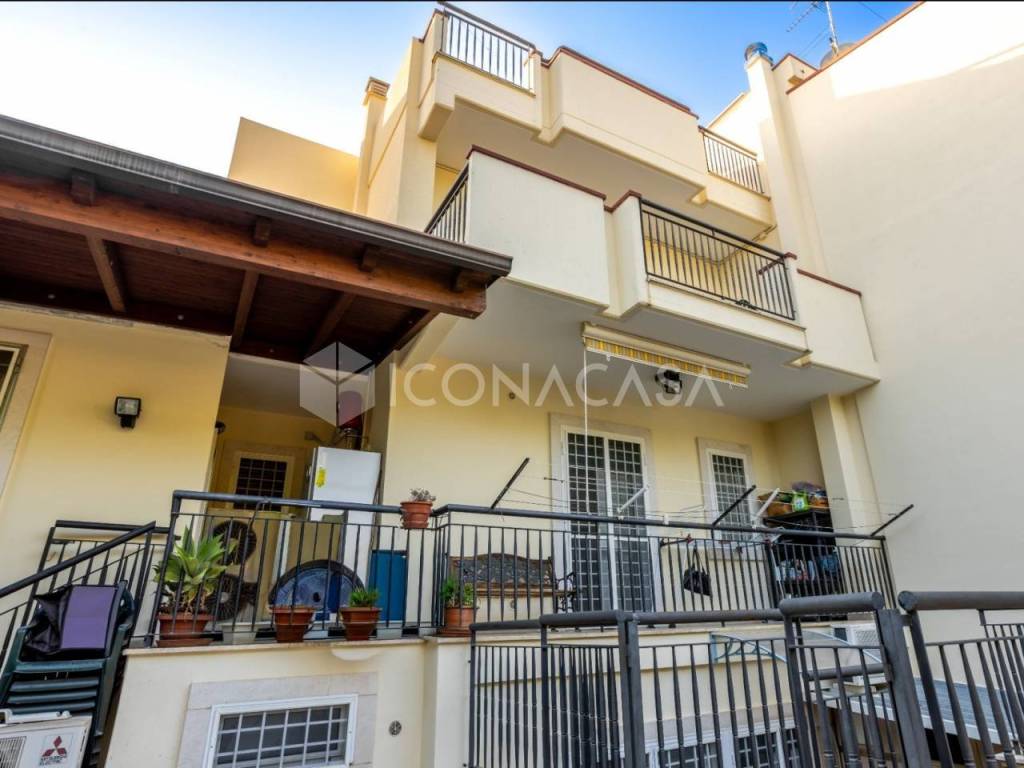 casa indipendente in vendita a Noicattaro in zona Scizzo