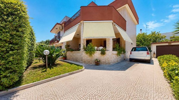 casa indipendente in vendita a Noicattaro in zona Scizzo