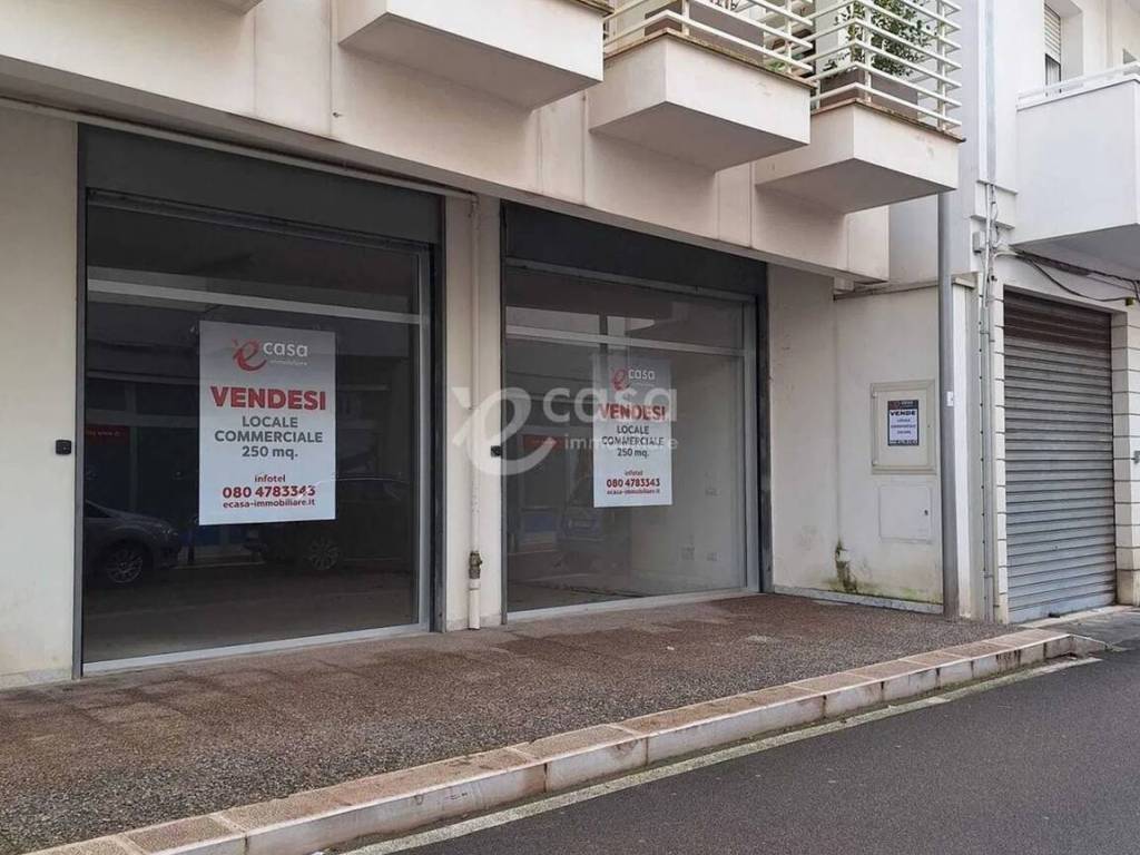 locale commerciale in vendita a Noicattaro