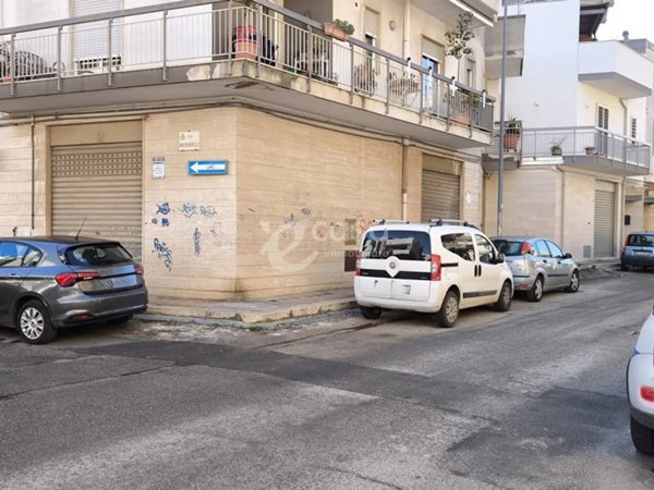 locale commerciale in vendita a Noicattaro