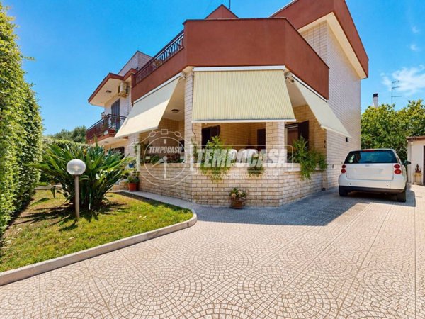 casa indipendente in vendita a Noicattaro in zona Scizzo