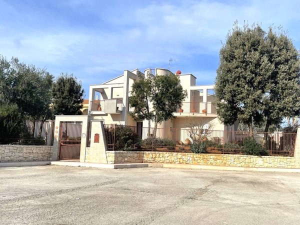 casa indipendente in vendita a Palo del Colle in zona Auricarro