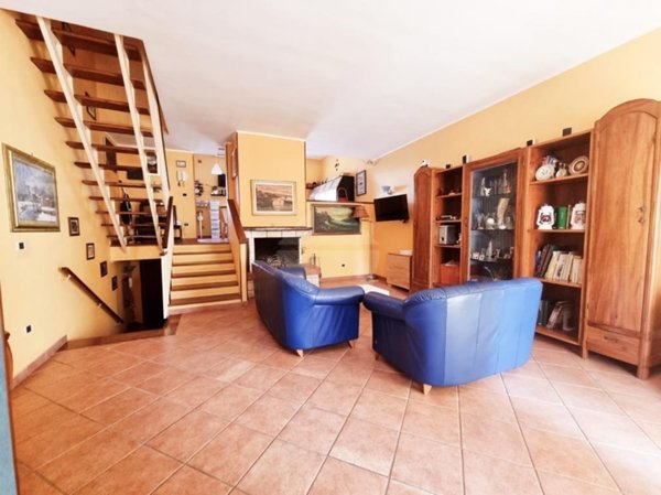 casa indipendente in vendita a Palo del Colle in zona Auricarro