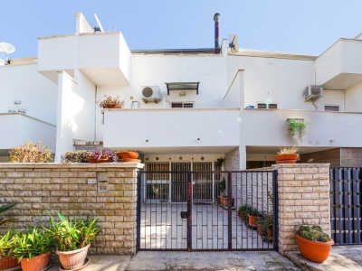 casa indipendente in vendita a Palo del Colle in zona Auricarro
