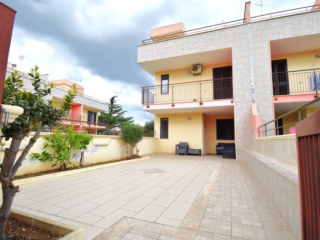 casa indipendente in vendita a Palo del Colle in zona Auricarro