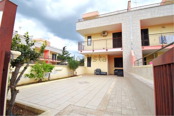 casa indipendente in vendita a Palo del Colle in zona Auricarro