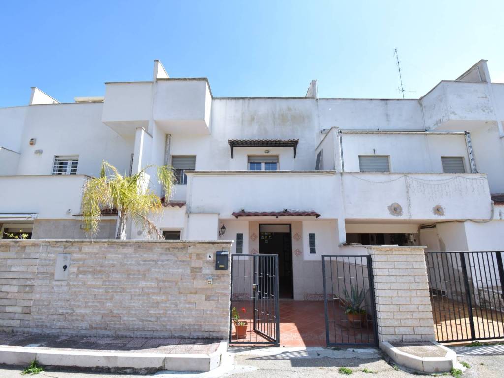 casa indipendente in vendita a Palo del Colle in zona Auricarro