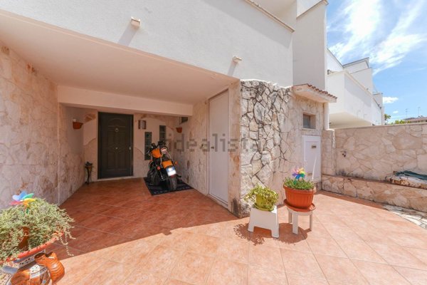 casa indipendente in vendita a Palo del Colle in zona Auricarro